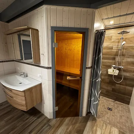 Schwan 308 Nyaraló